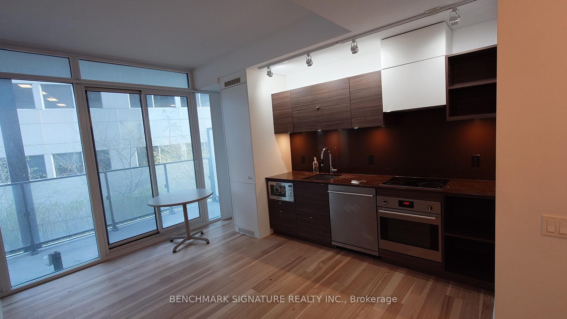 125 Peter Street Unit 612 photo 10