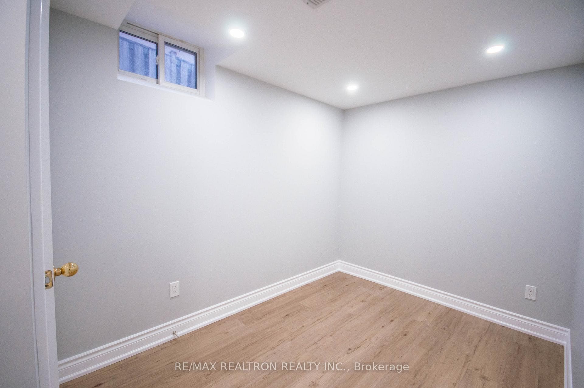87 Garham Crescent photo 9