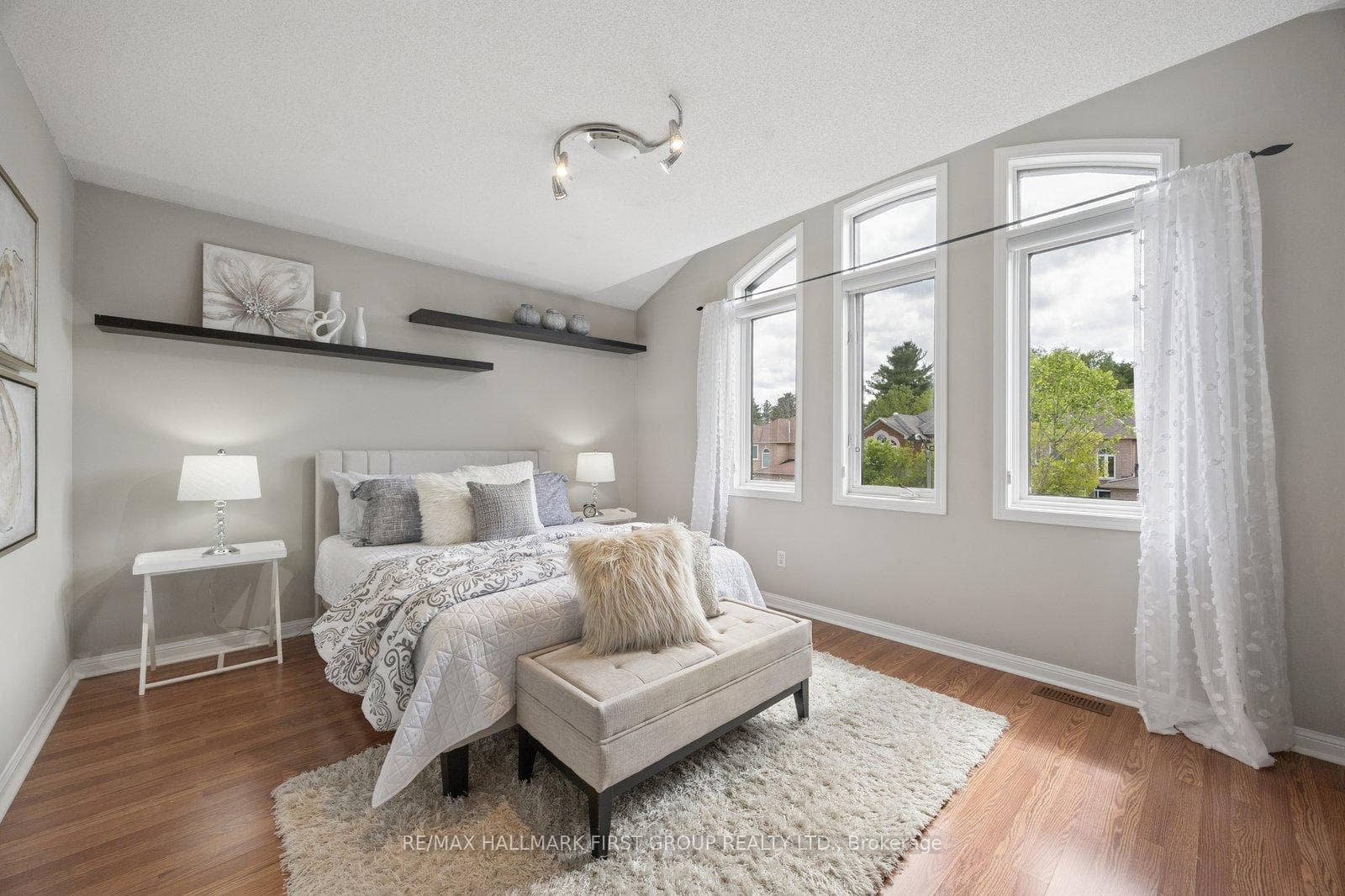 472 Summerpark Crescent photo 33