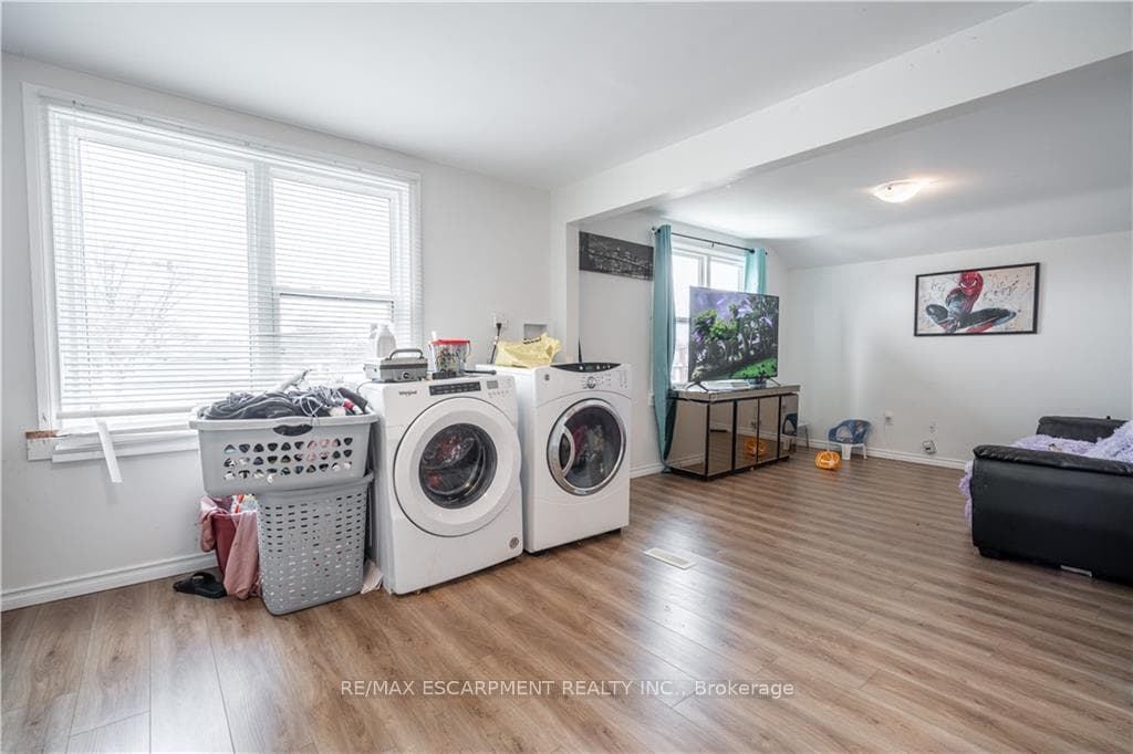 301 Wallace Avenue photo 26