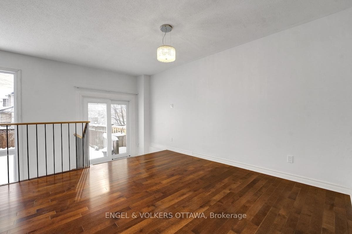 101 Halley Street photo 5