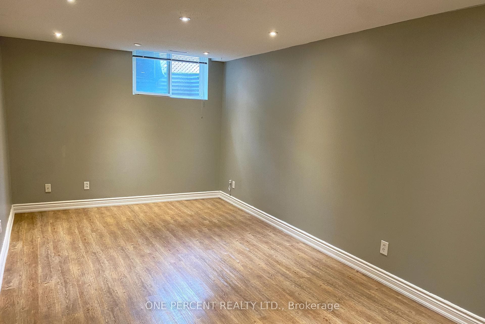 311 Southcrest Private photo 23