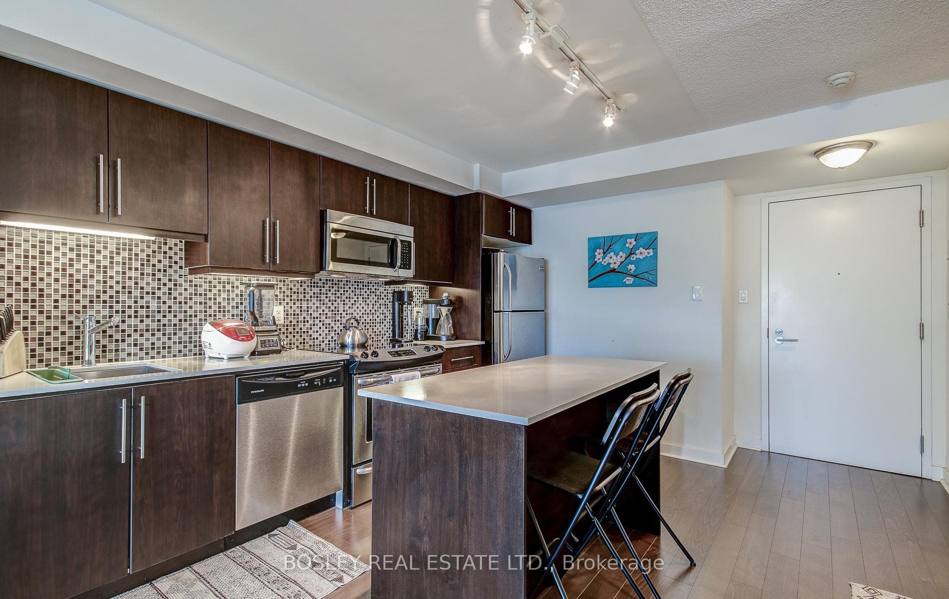 1171 Queen Street Unit 412 photo 4
