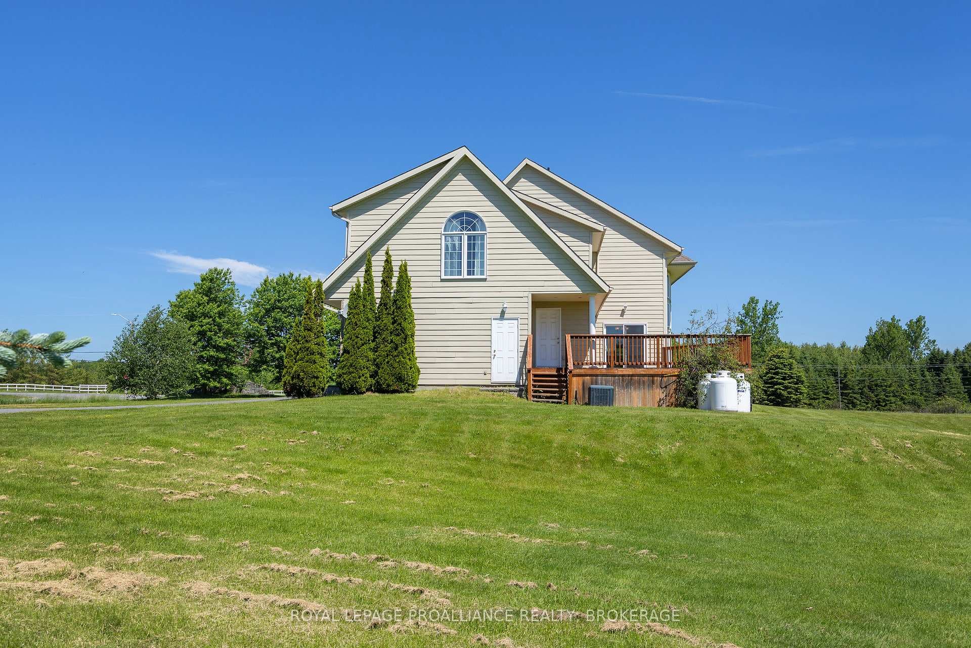 1461 English Way photo 4