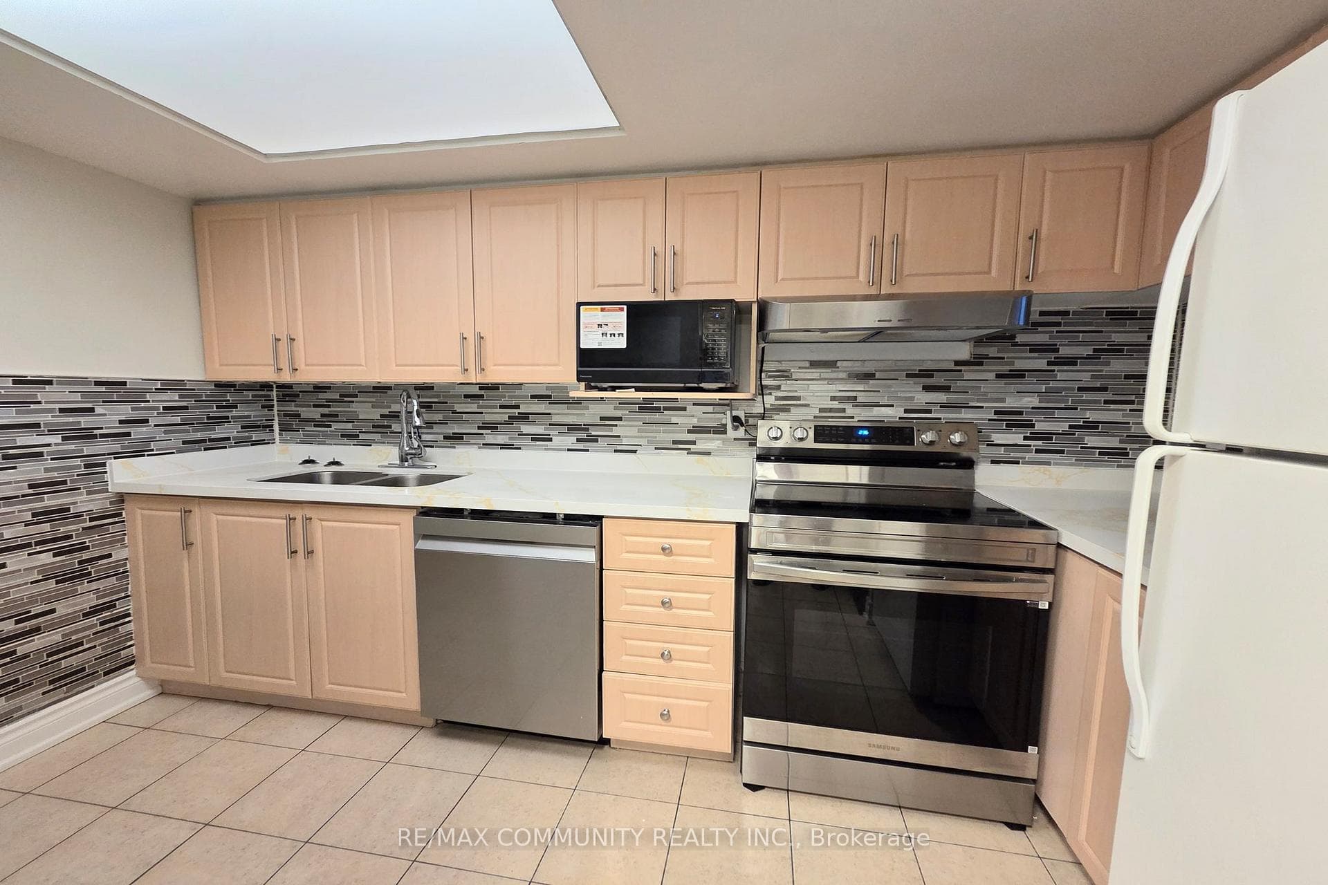 2466 Eglinton Avenue Unit 1404 photo 11