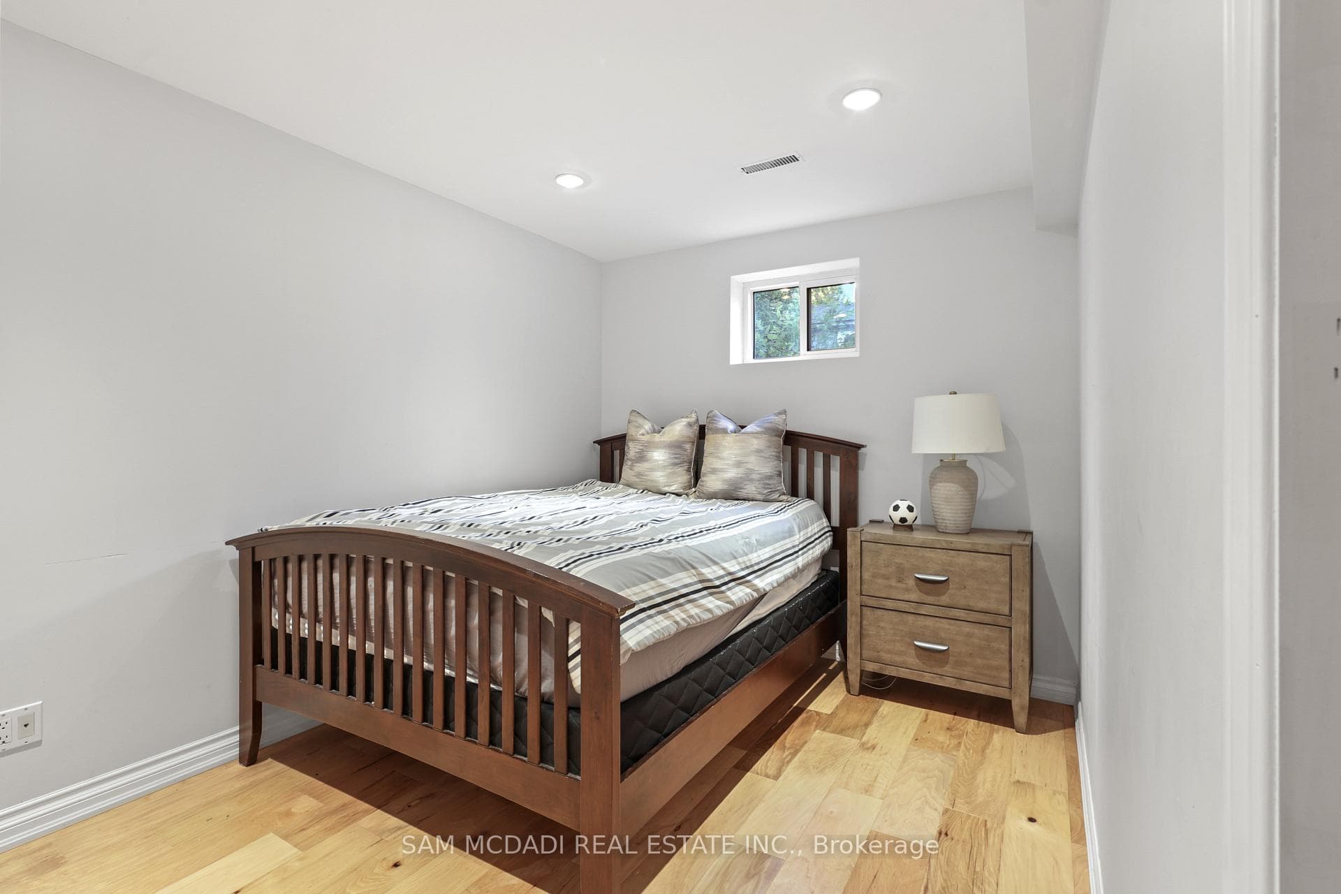 38 Kenninghall Boulevard photo 35
