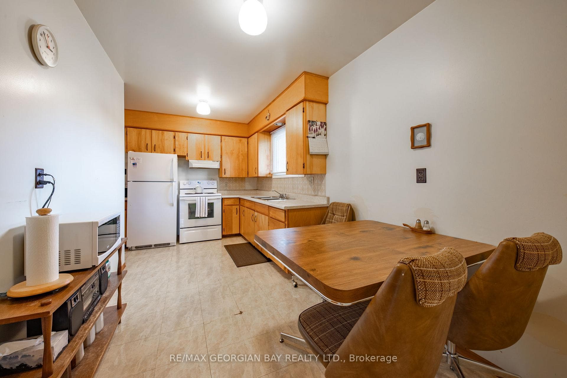 458 Johnson Street photo 11
