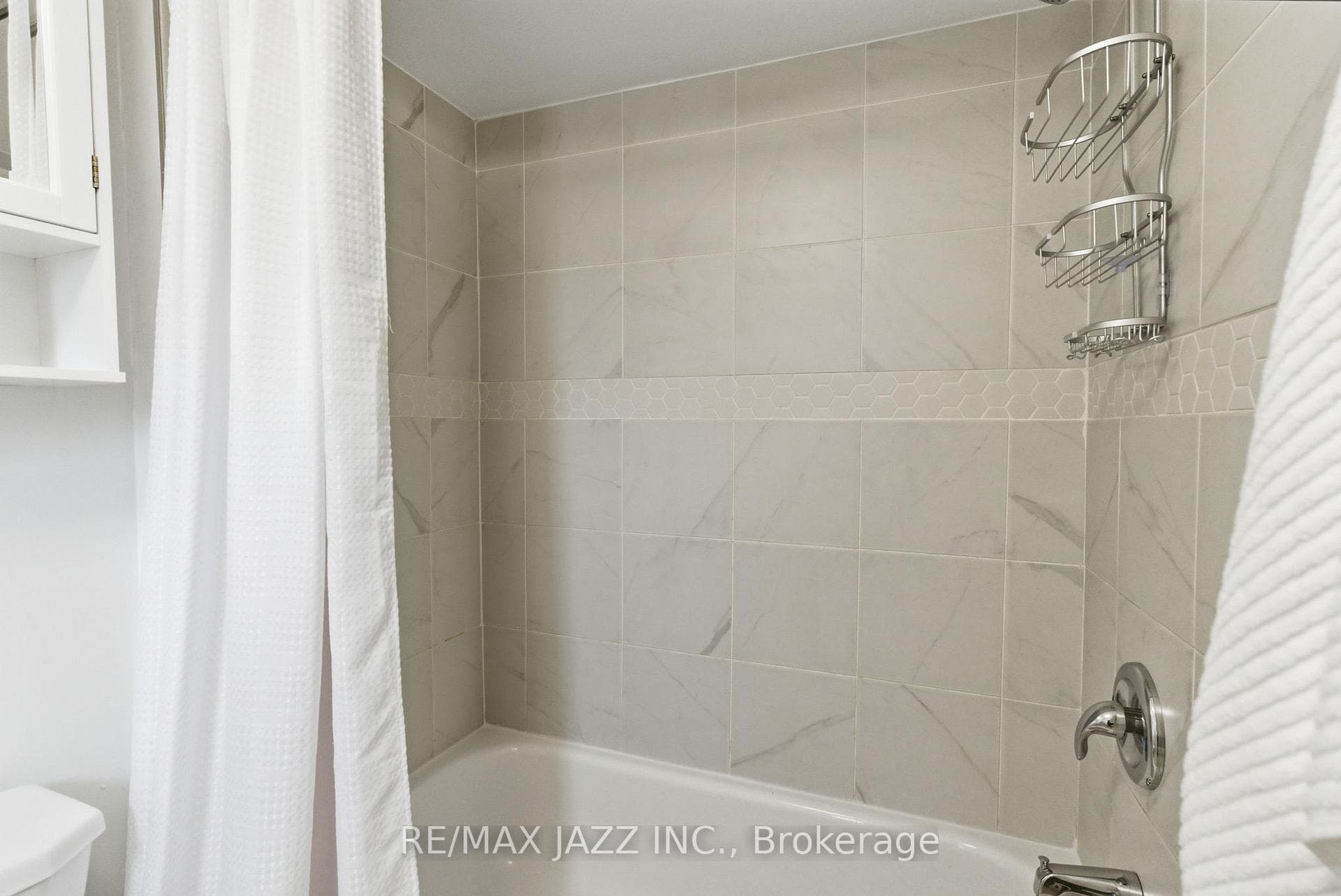 222 Sandringham Drive photo 39