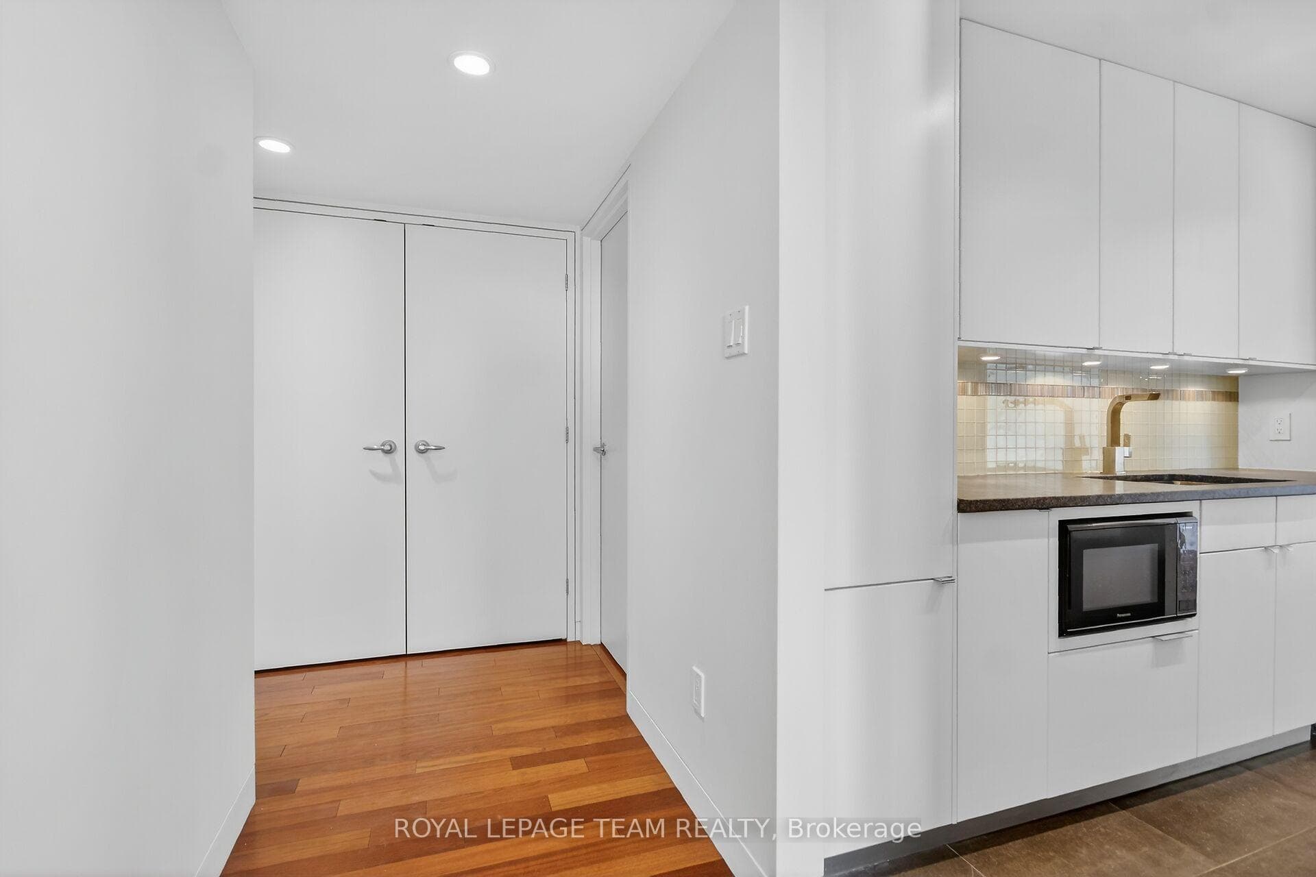 470 Laurier Avenue Unit 2003 photo 4