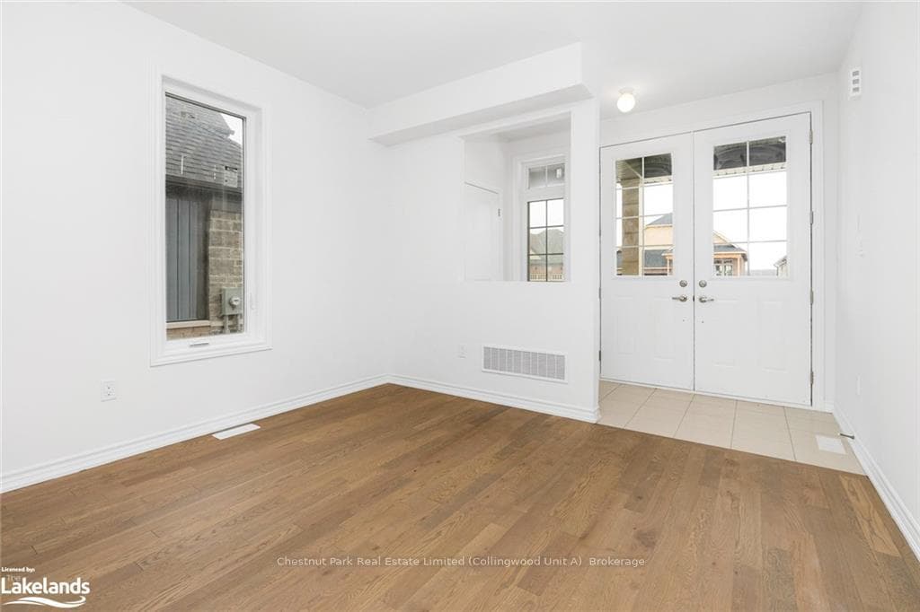 244 DUNCAN Street photo 3