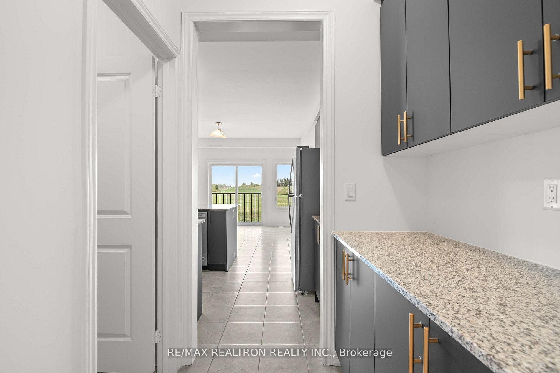 434 Vandusen Avenue photo 9