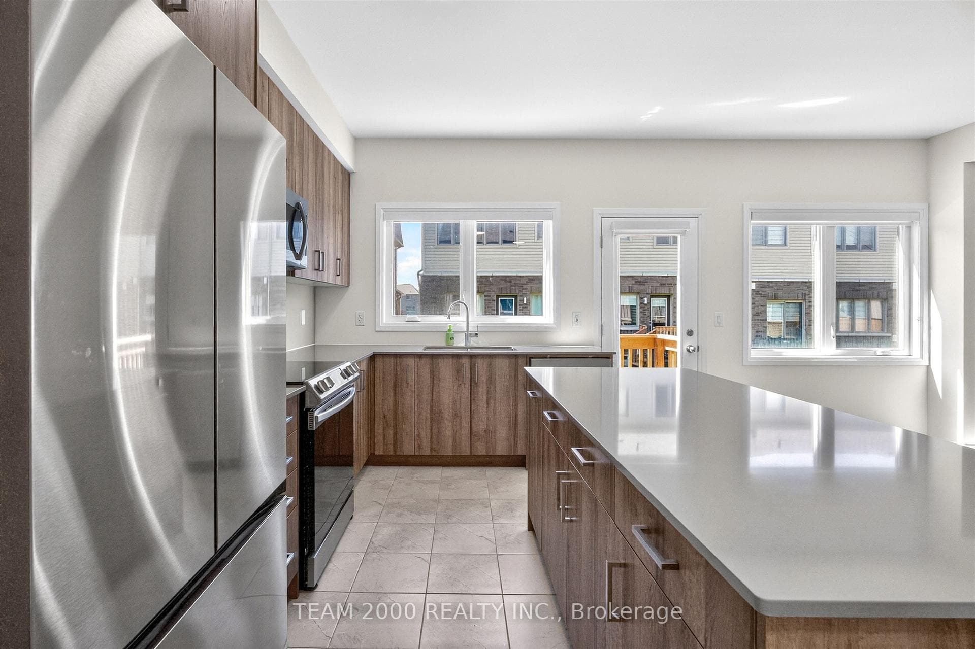 474 Adelaide Street photo 14