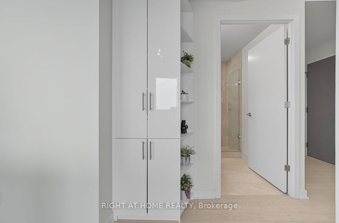 2221 Yonge Street Unit 3109 photo 13