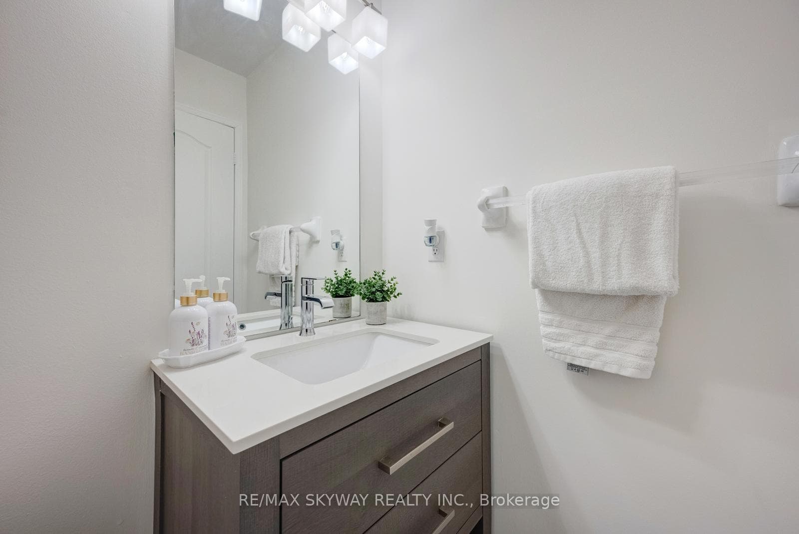 3265 Raindance Crescent photo 6