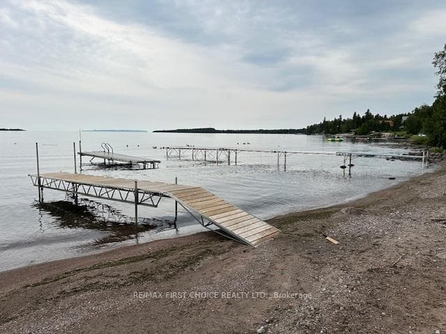 2049 Sunnyside Beach Road photo 5