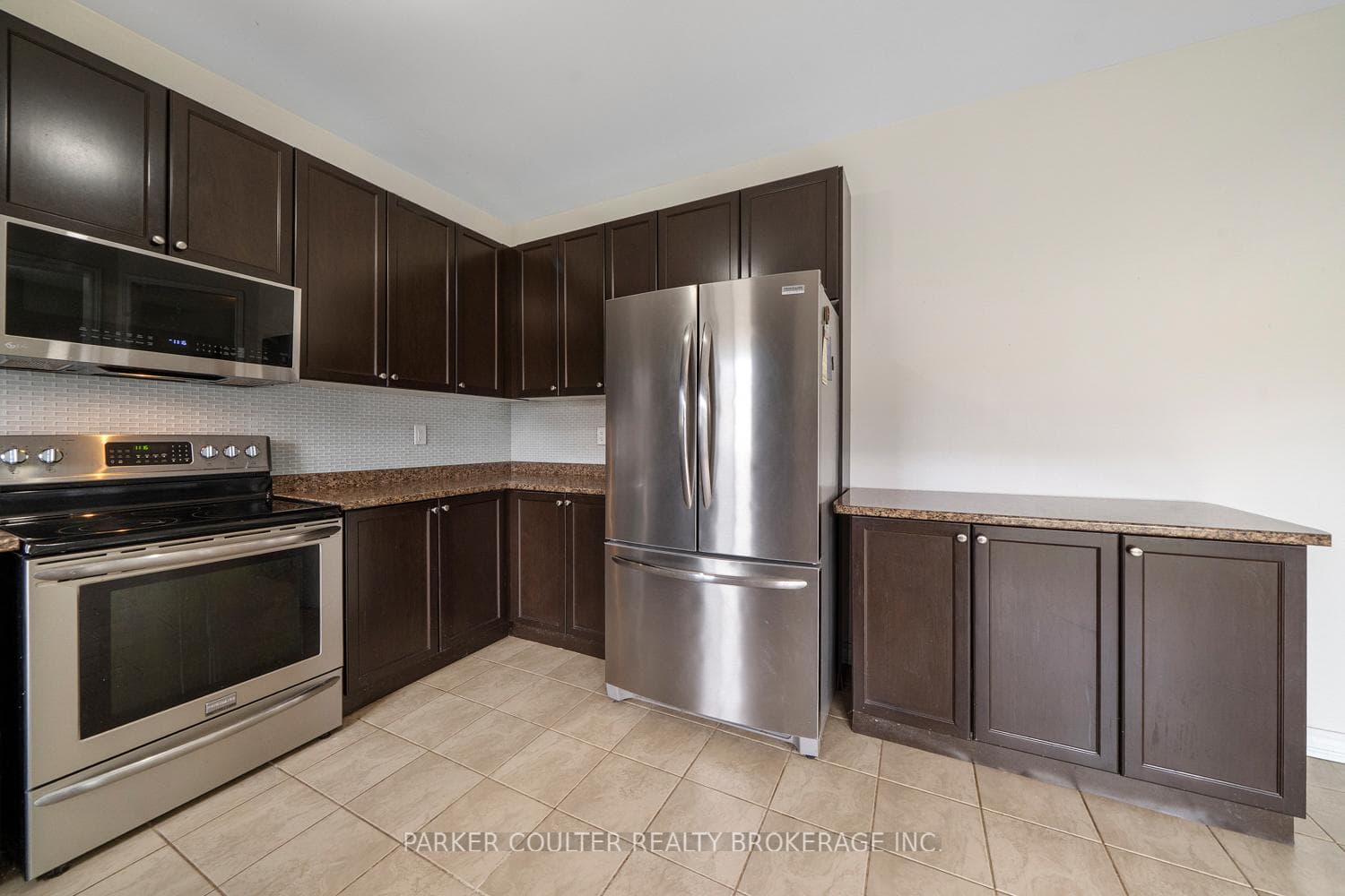 829 O'Reilly Crescent photo 9