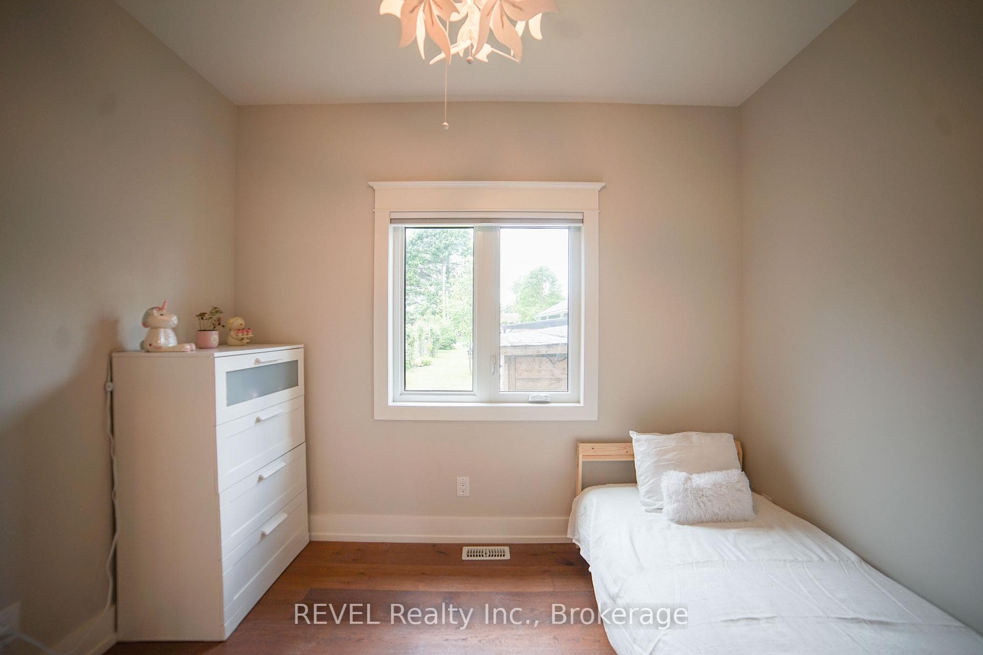3733 Roxborough Avenue photo 27