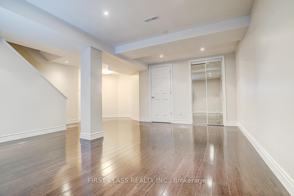 1485 Torrington Drive Unit 21 photo 29