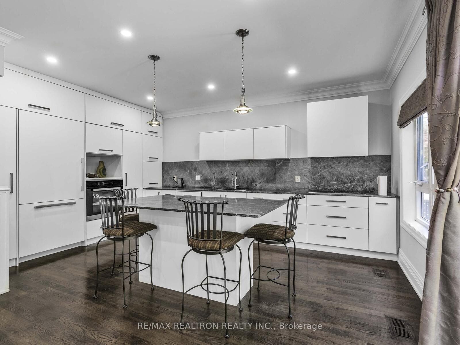 53 Walder Avenue photo 11