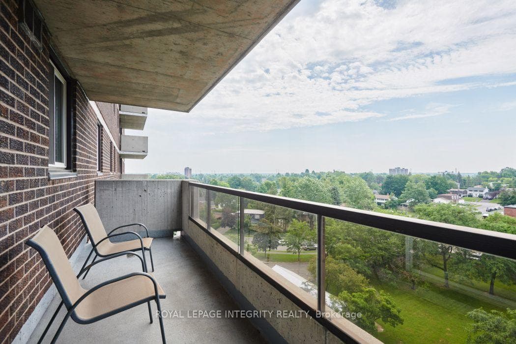 1705 Playfair Drive Unit 810 photo 28
