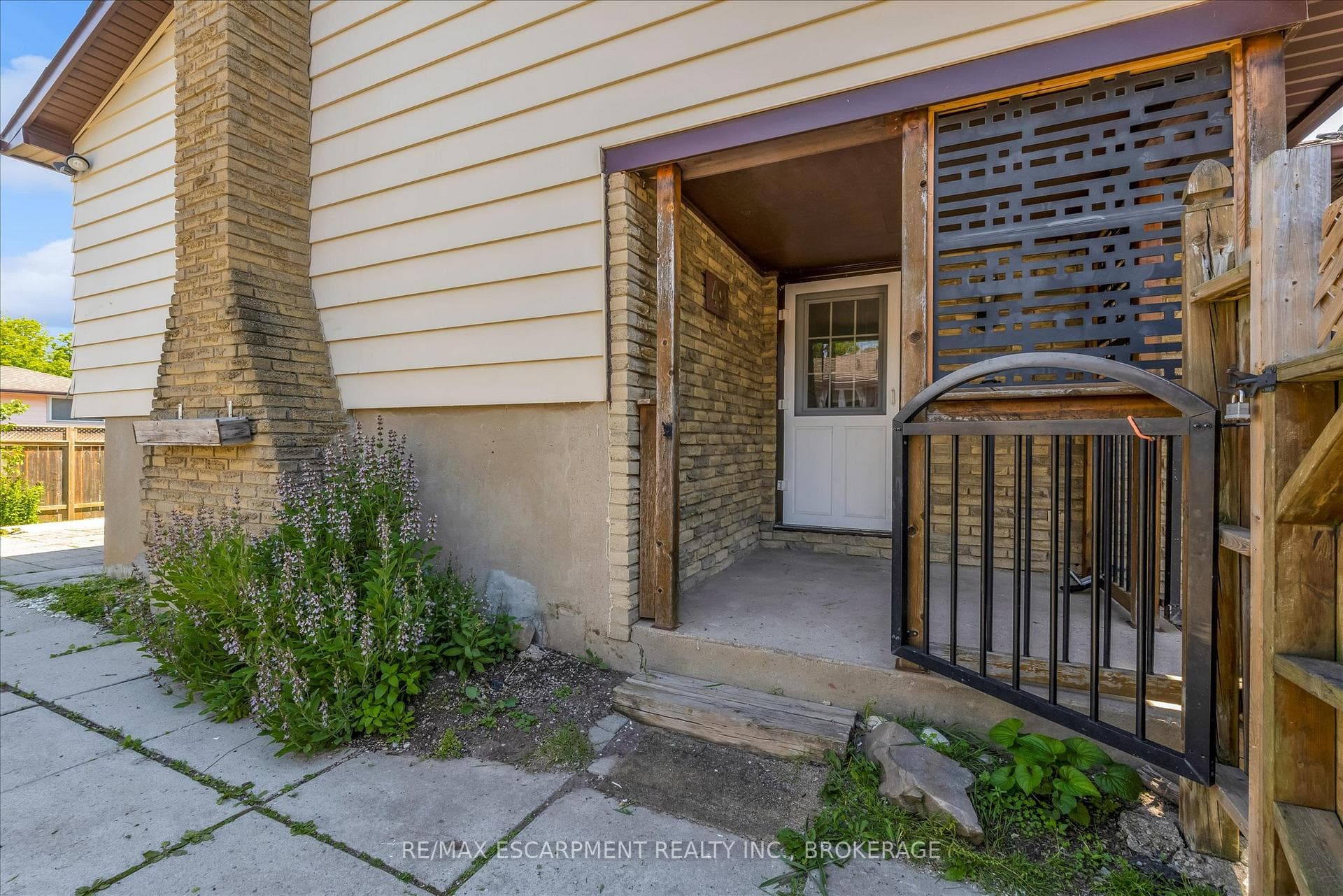 49 Grove Avenue photo 34