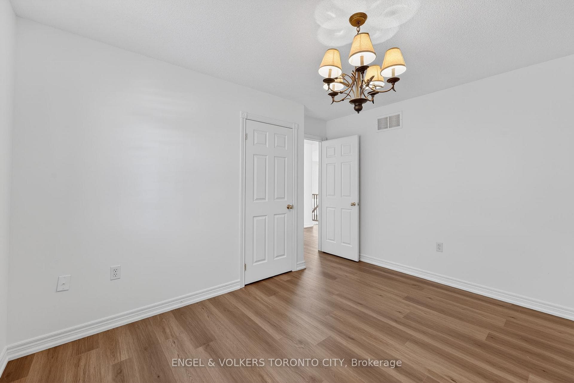 130 Metcalfe Drive photo 21