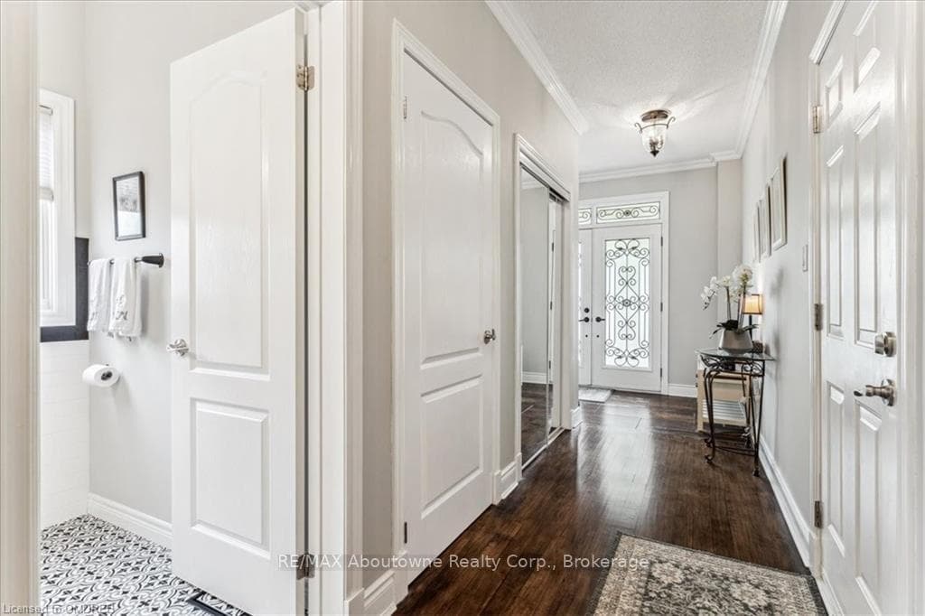 499 WILLMOTT Crescent photo 15