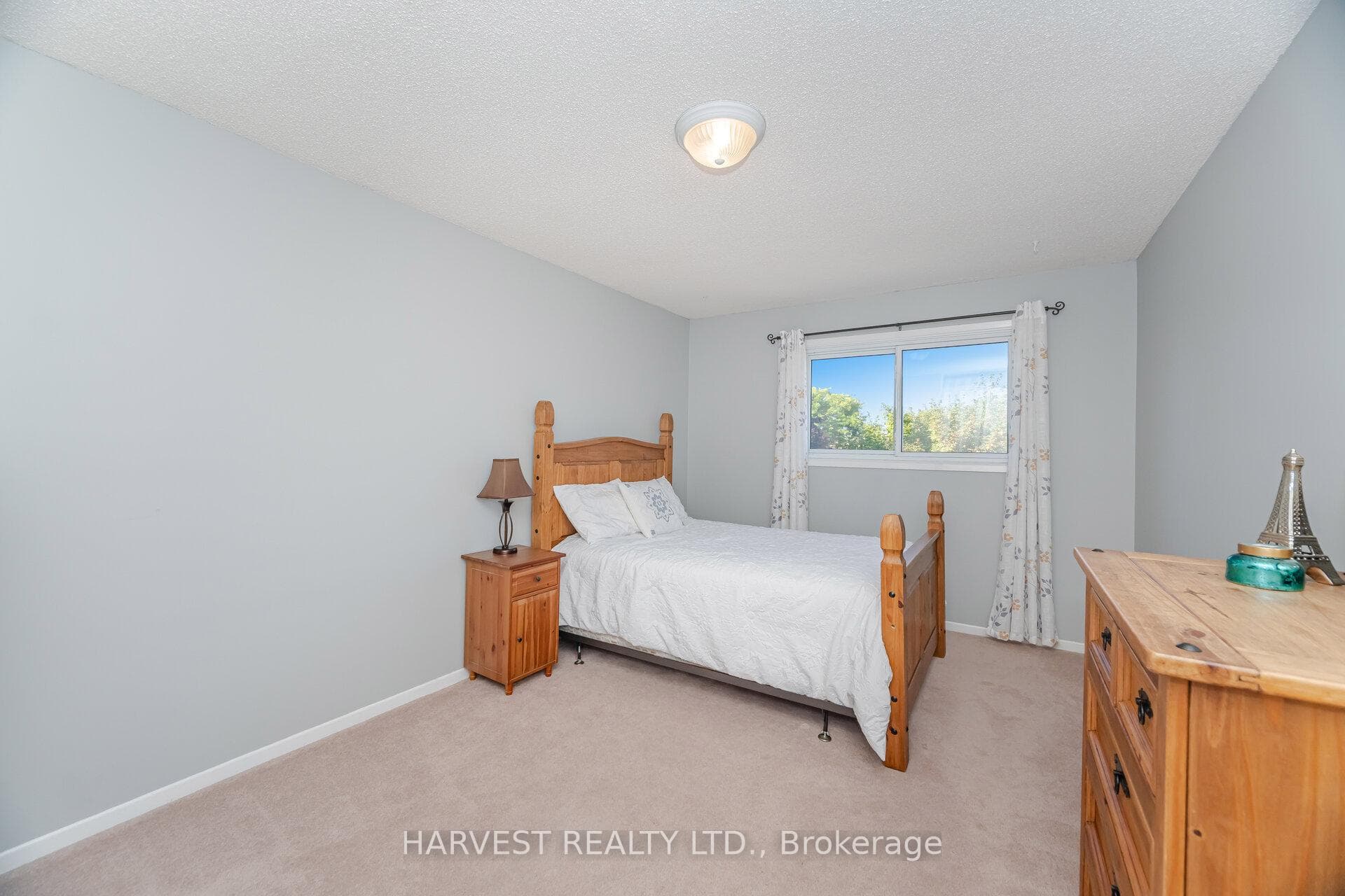 354 Darlington Crescent photo 29