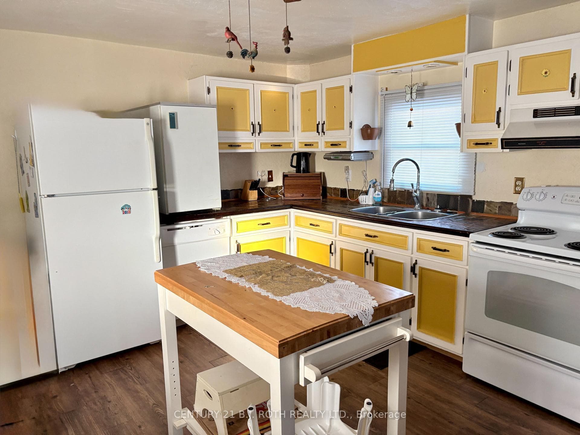 20 Shamrock Crescent photo 8