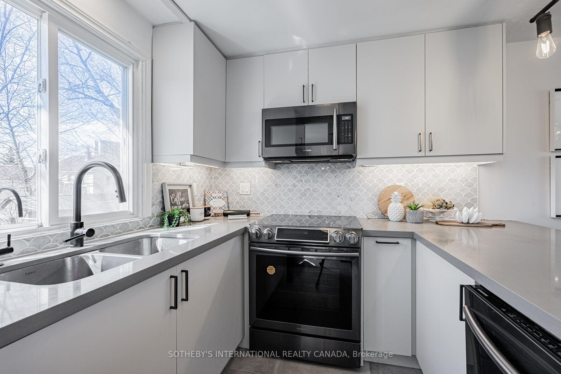4075A Lawrence Avenue photo 11