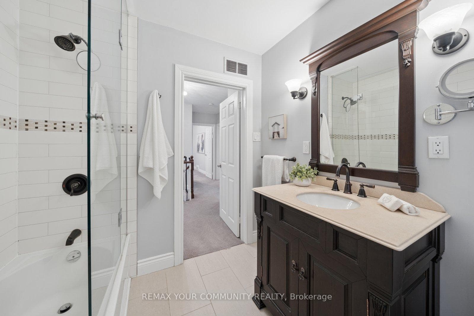 19 Newbury Lane photo 24