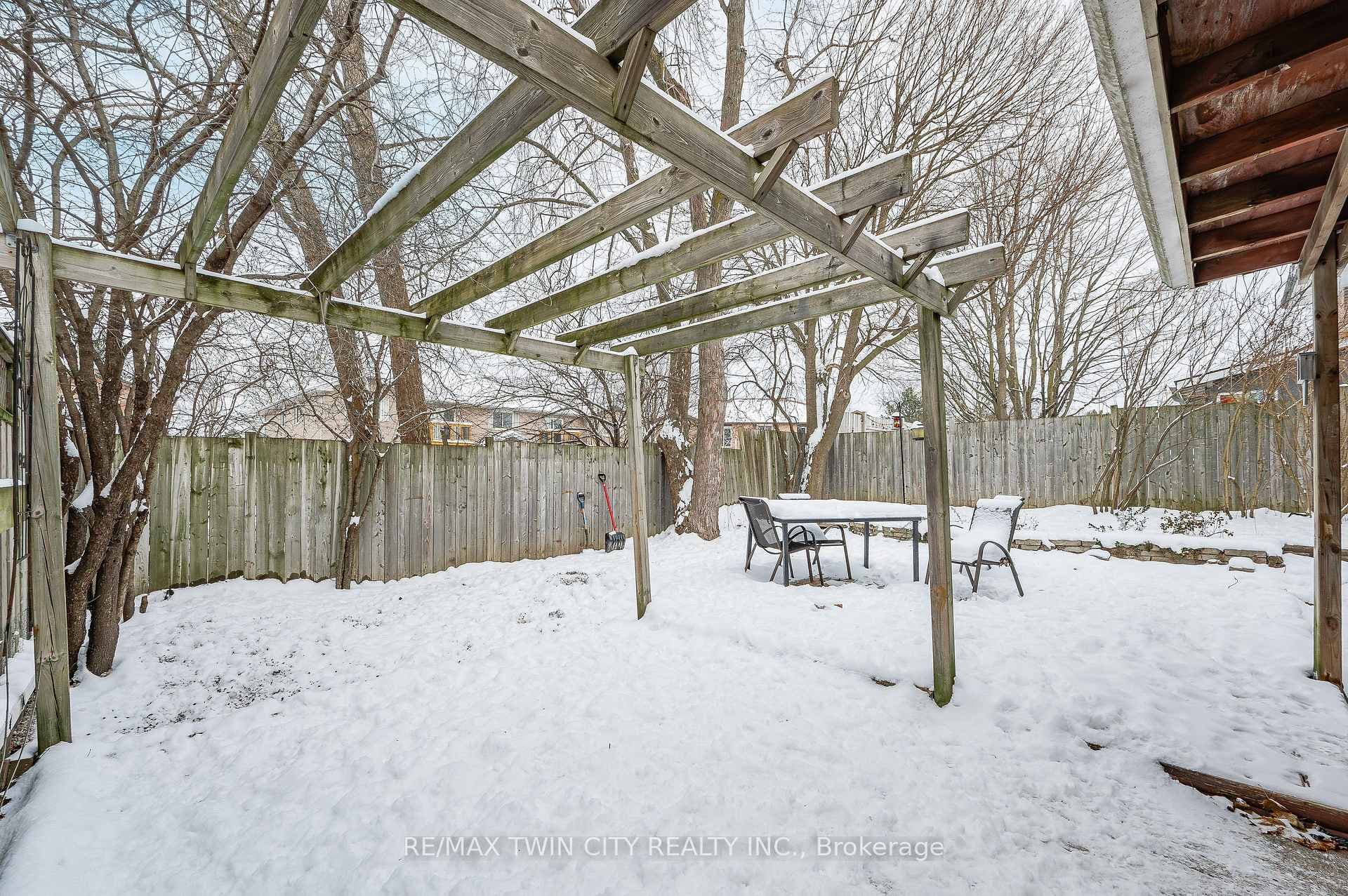 16 Overlea Crescent photo 37