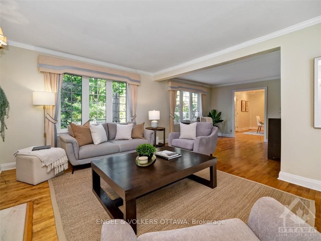 33 FARNHAM Crescent photo 5