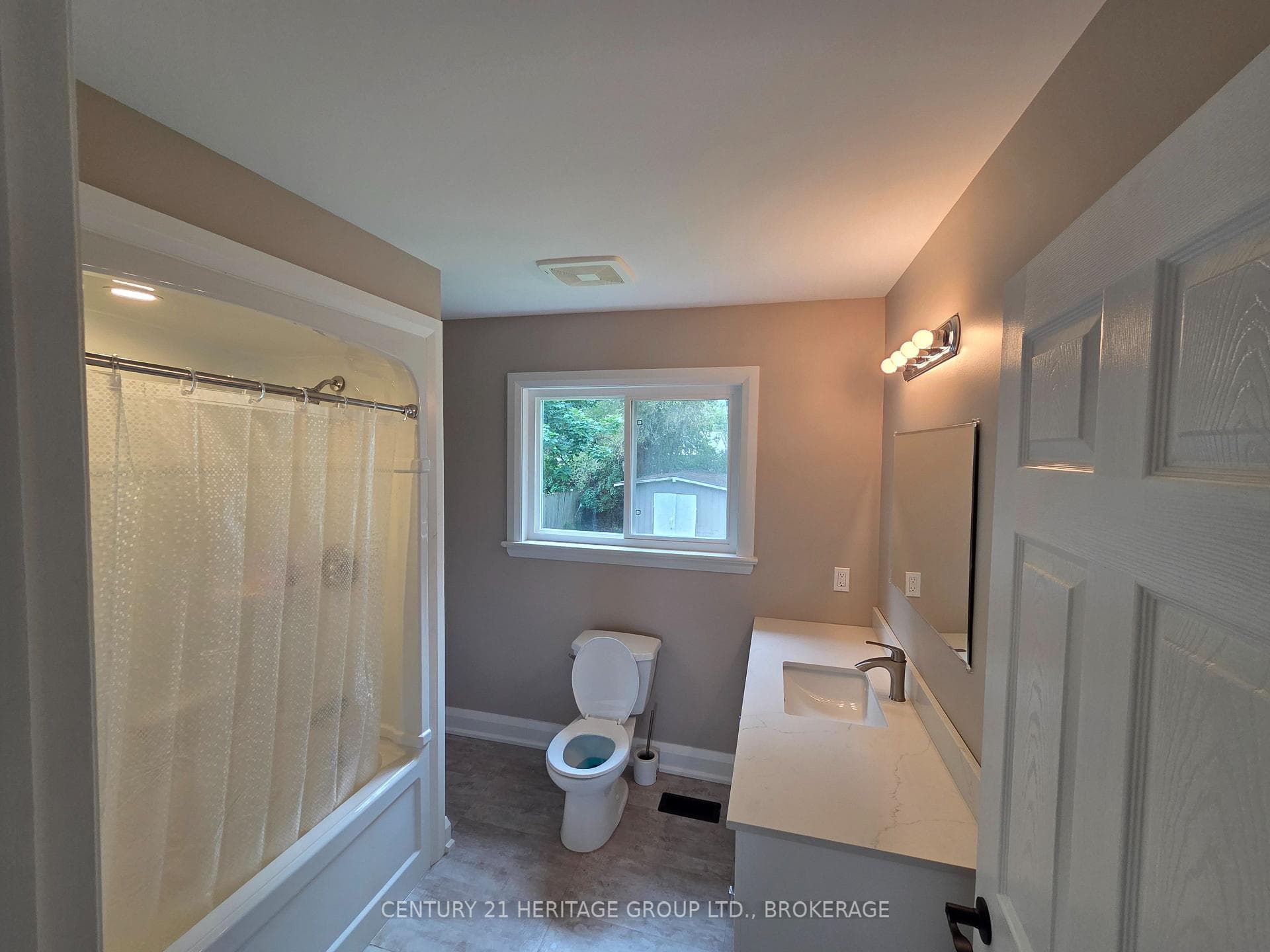 7510 Roger Stevens Drive photo 10