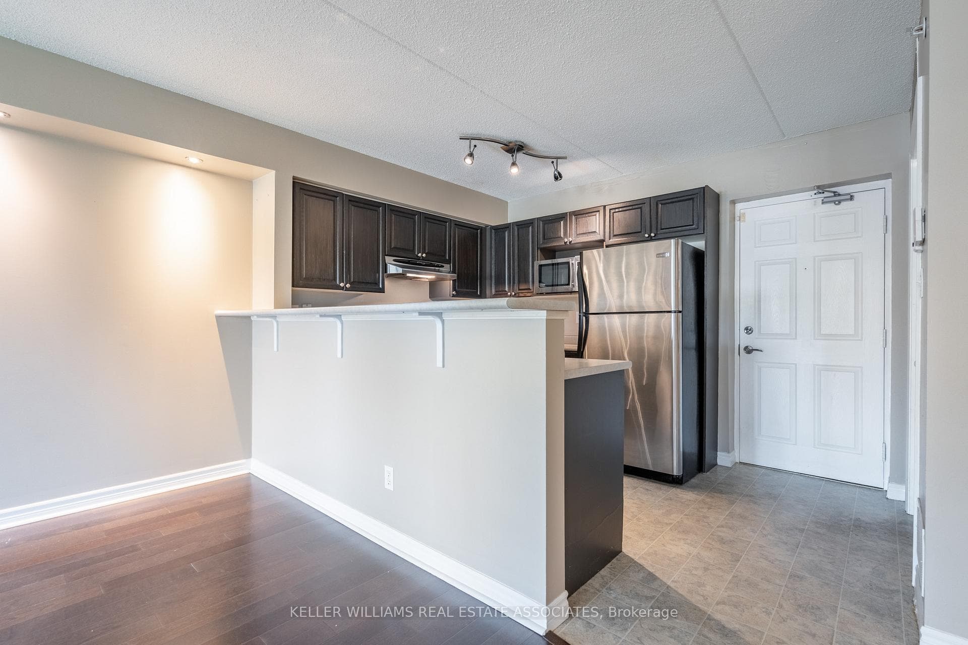 1460 Bishops Gate Unit 109 photo 15