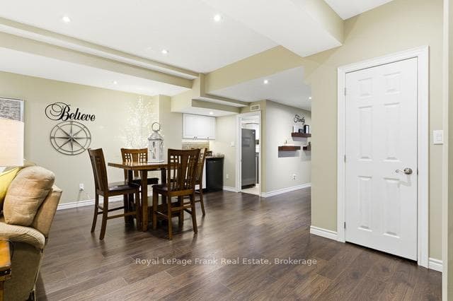 879 Kerr Street photo 27