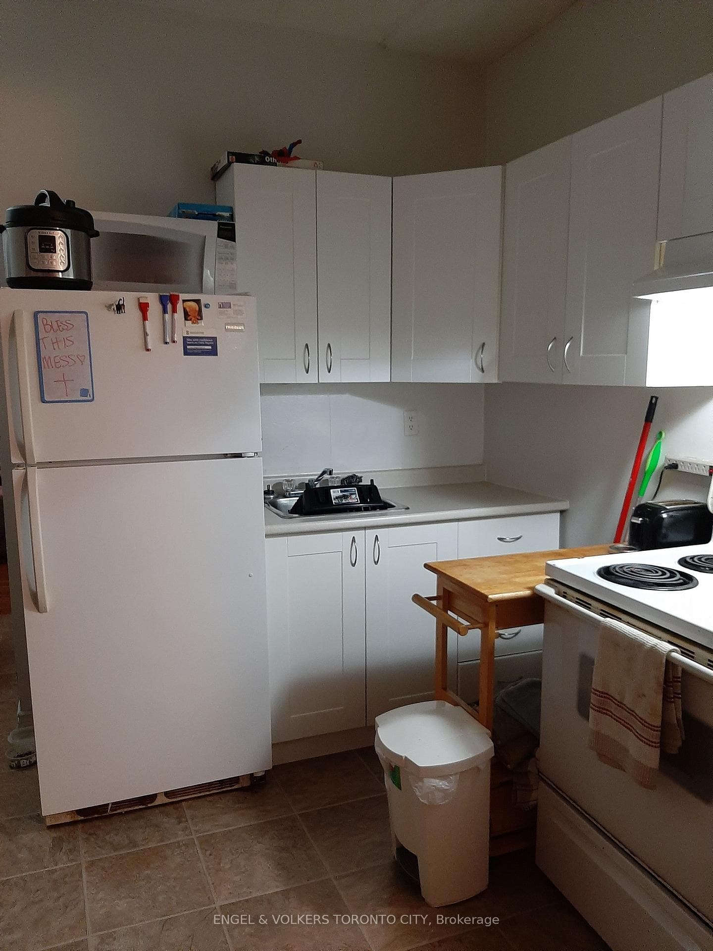 1242 College Street Unit 3 photo 2