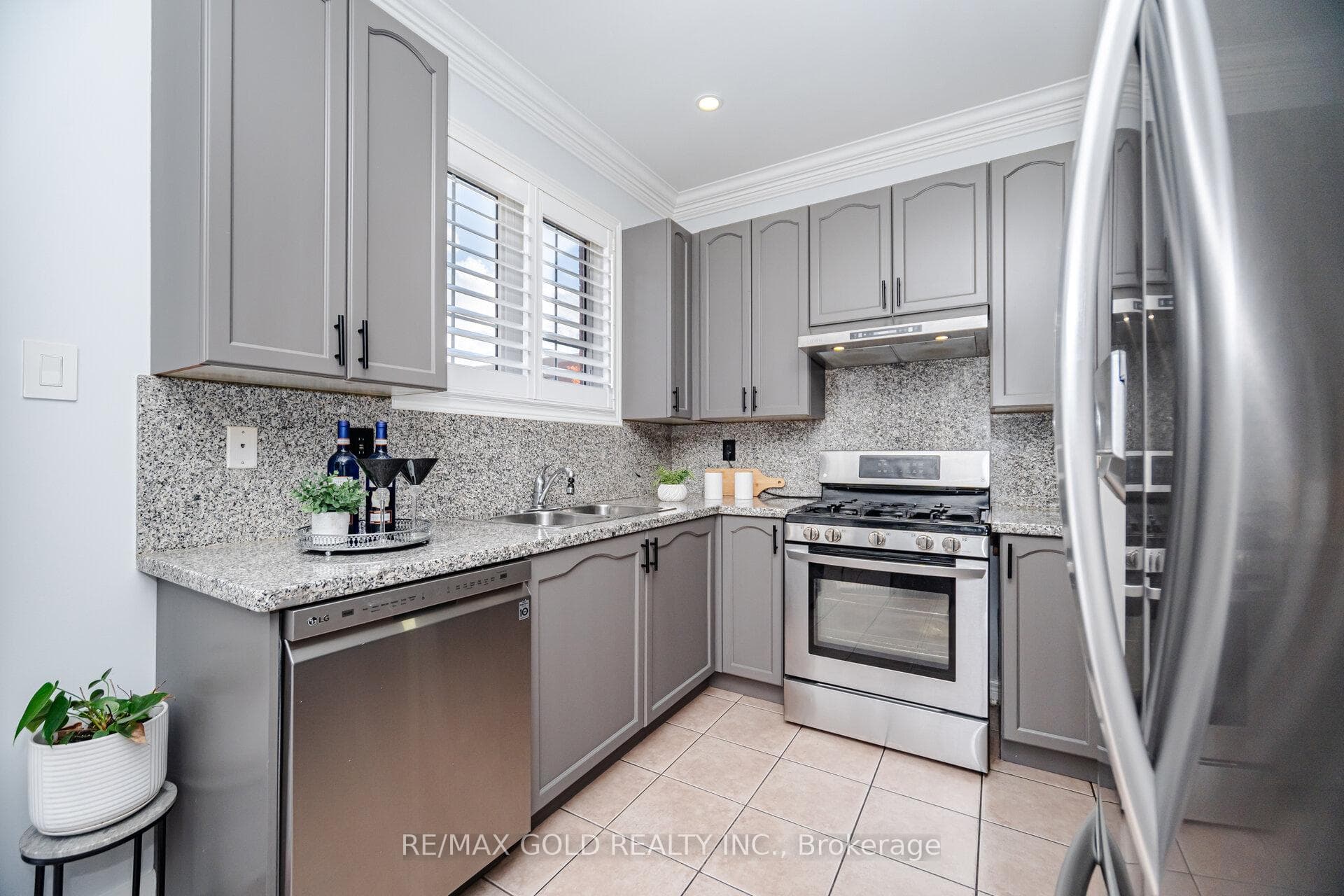 225 Father Tobin Road photo 12