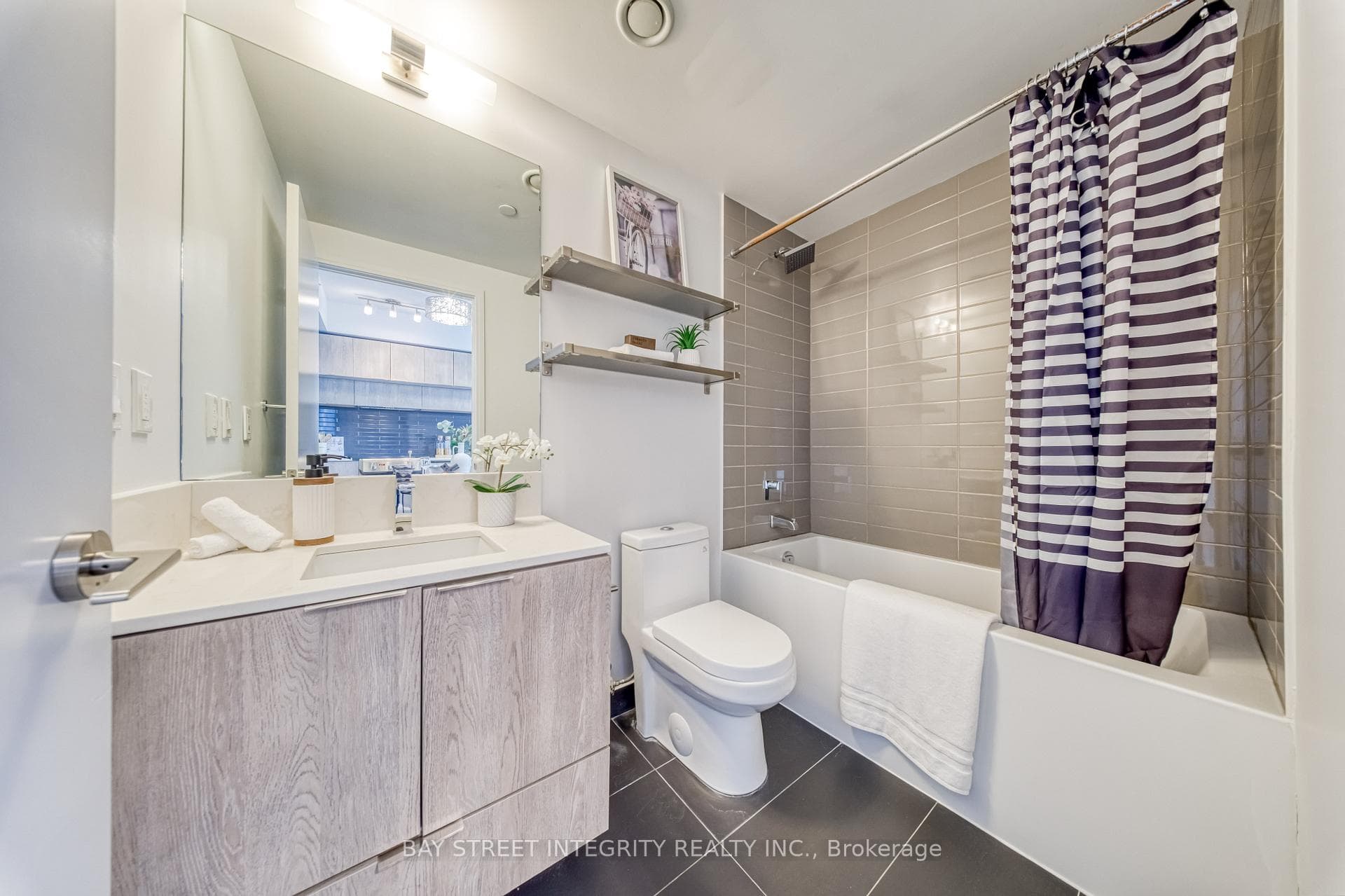 181 Dundas Street Unit 2211 photo 28