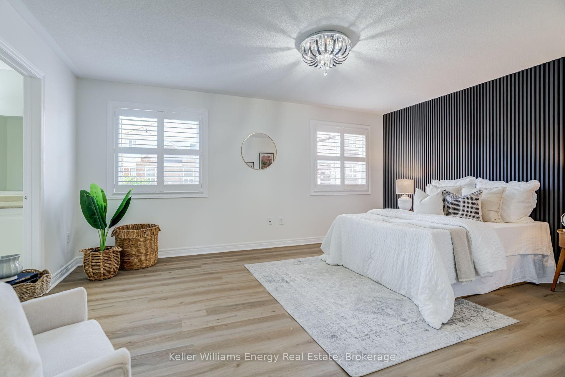 1342 Harlstone Crescent photo 18