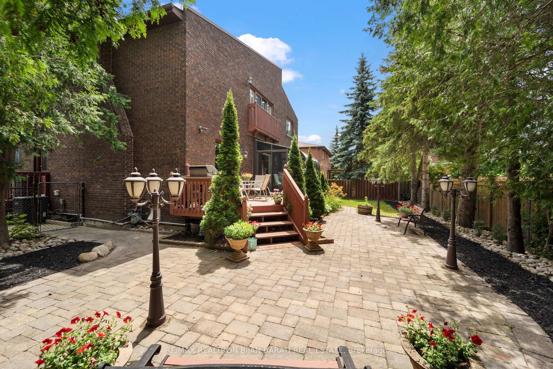 85 Garnier Court photo 38