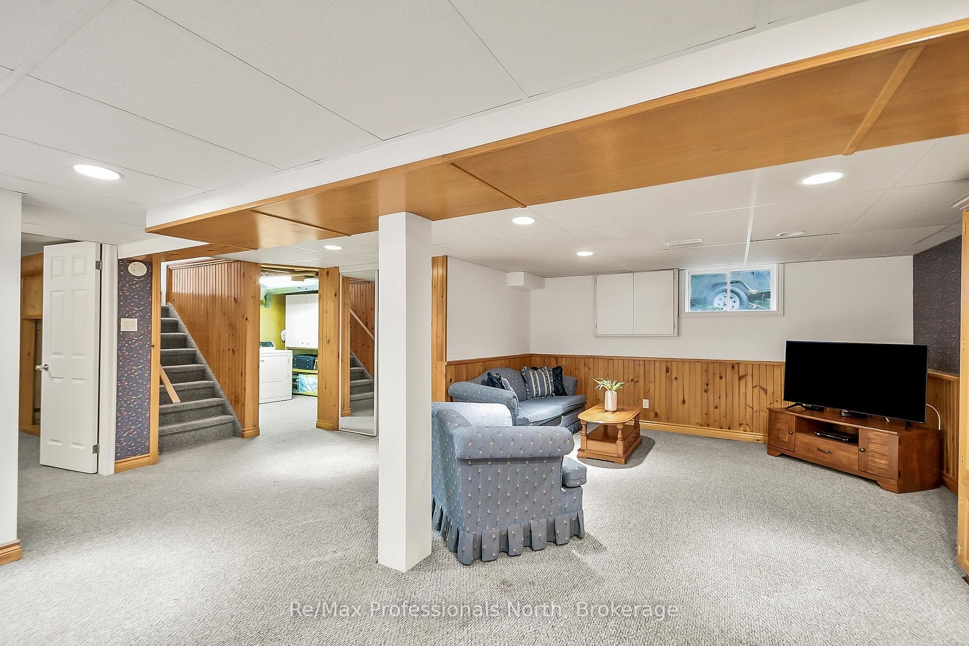 655 MARY Street photo 14