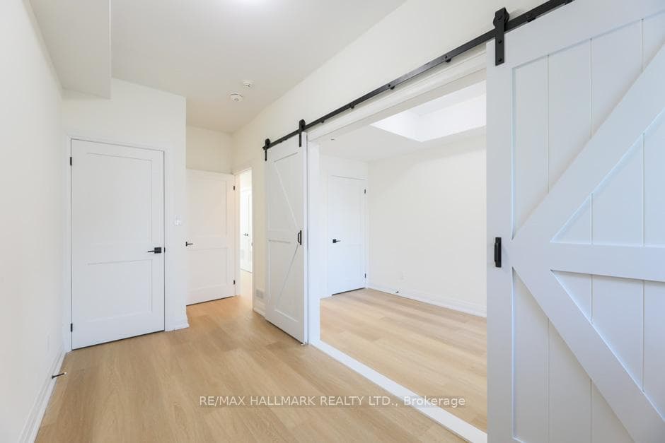 2199 Queen Street Unit B photo 19