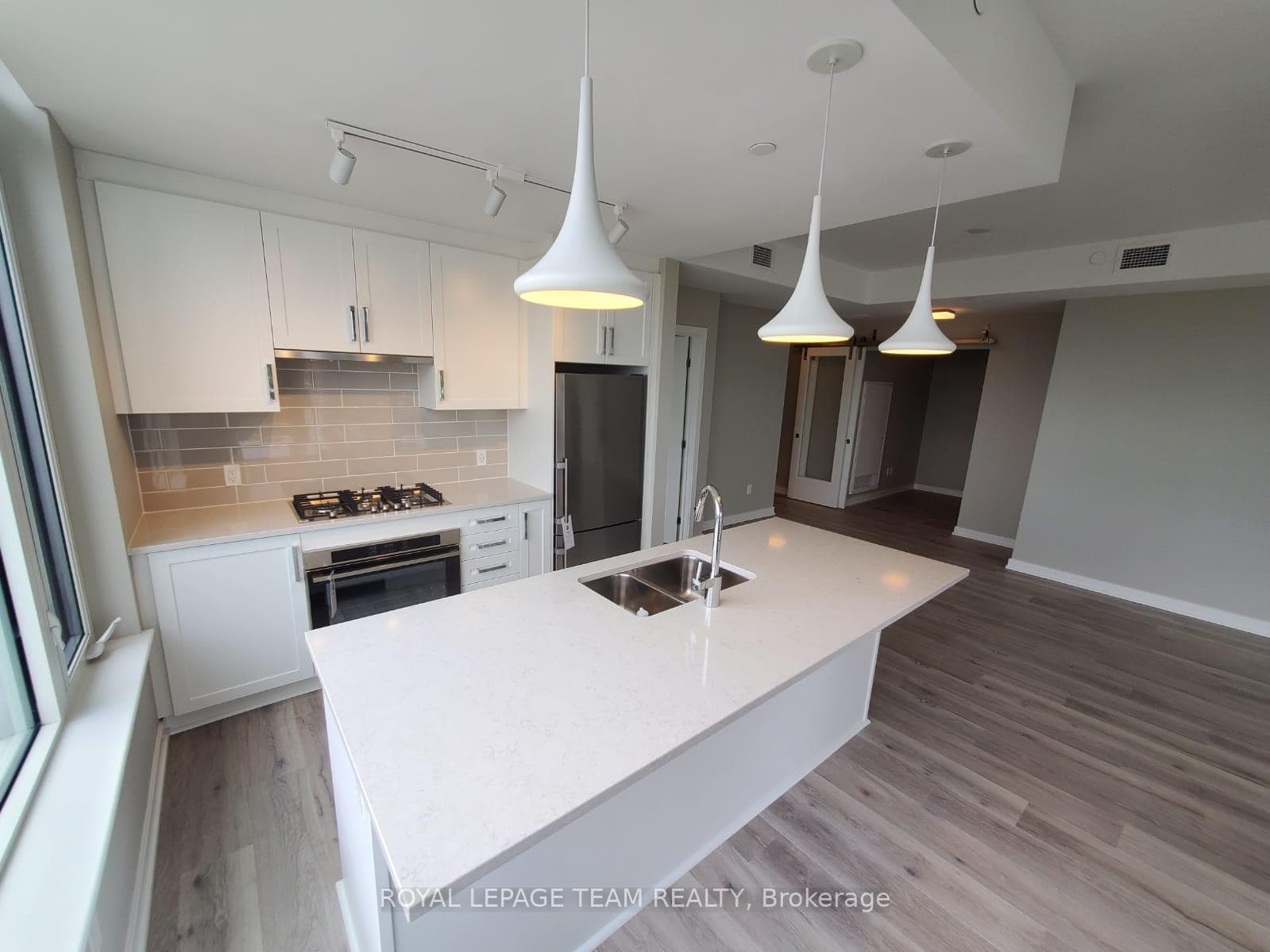 570 De Mazenod Avenue Unit 408 photo 17