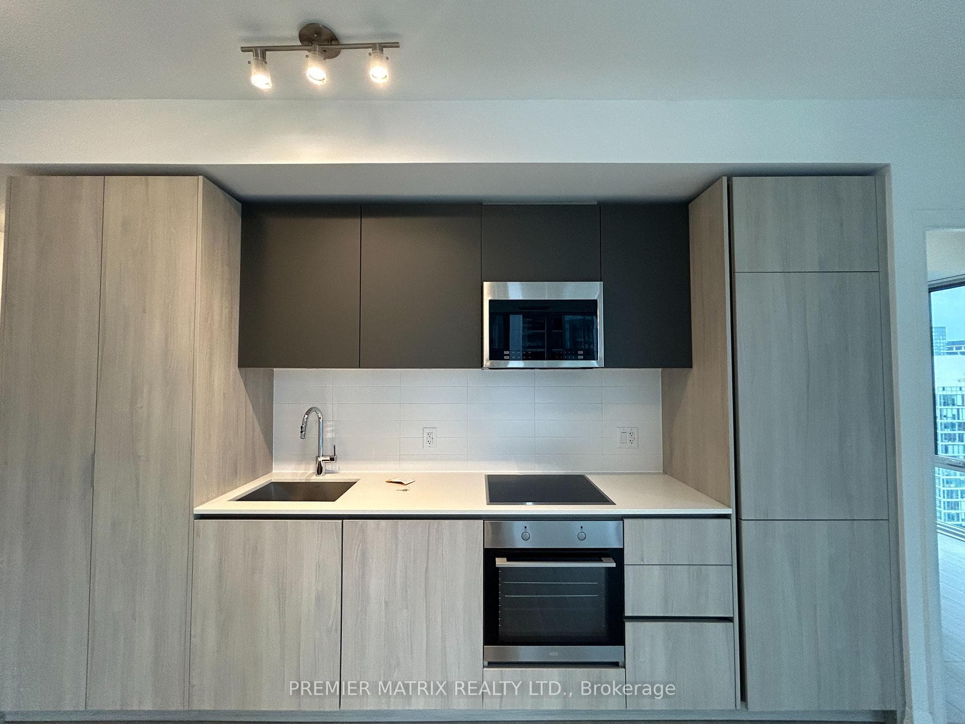 8 Widmer Street Unit 4003 photo 6