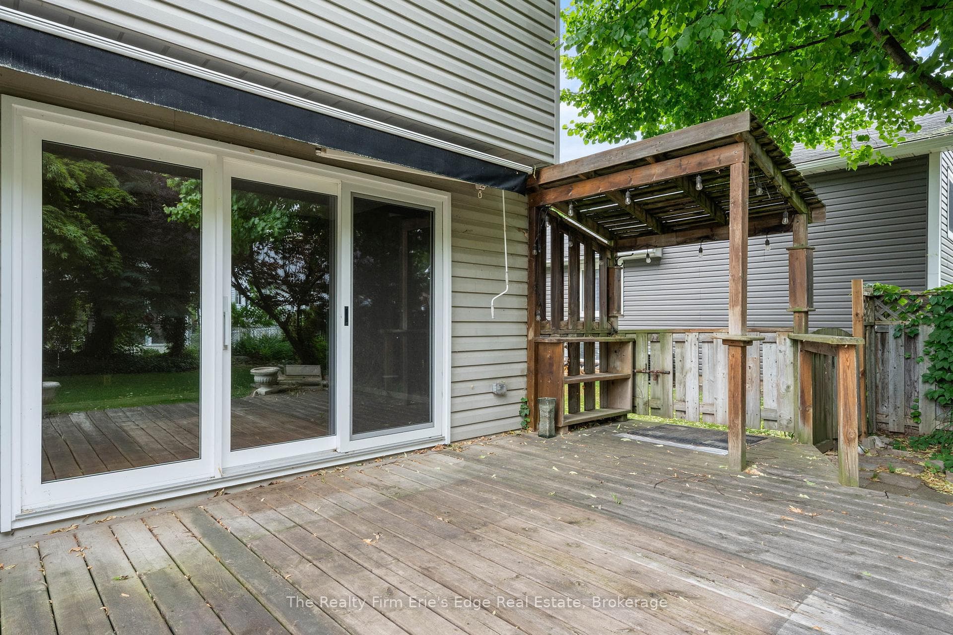 14 Leslie Avenue photo 27