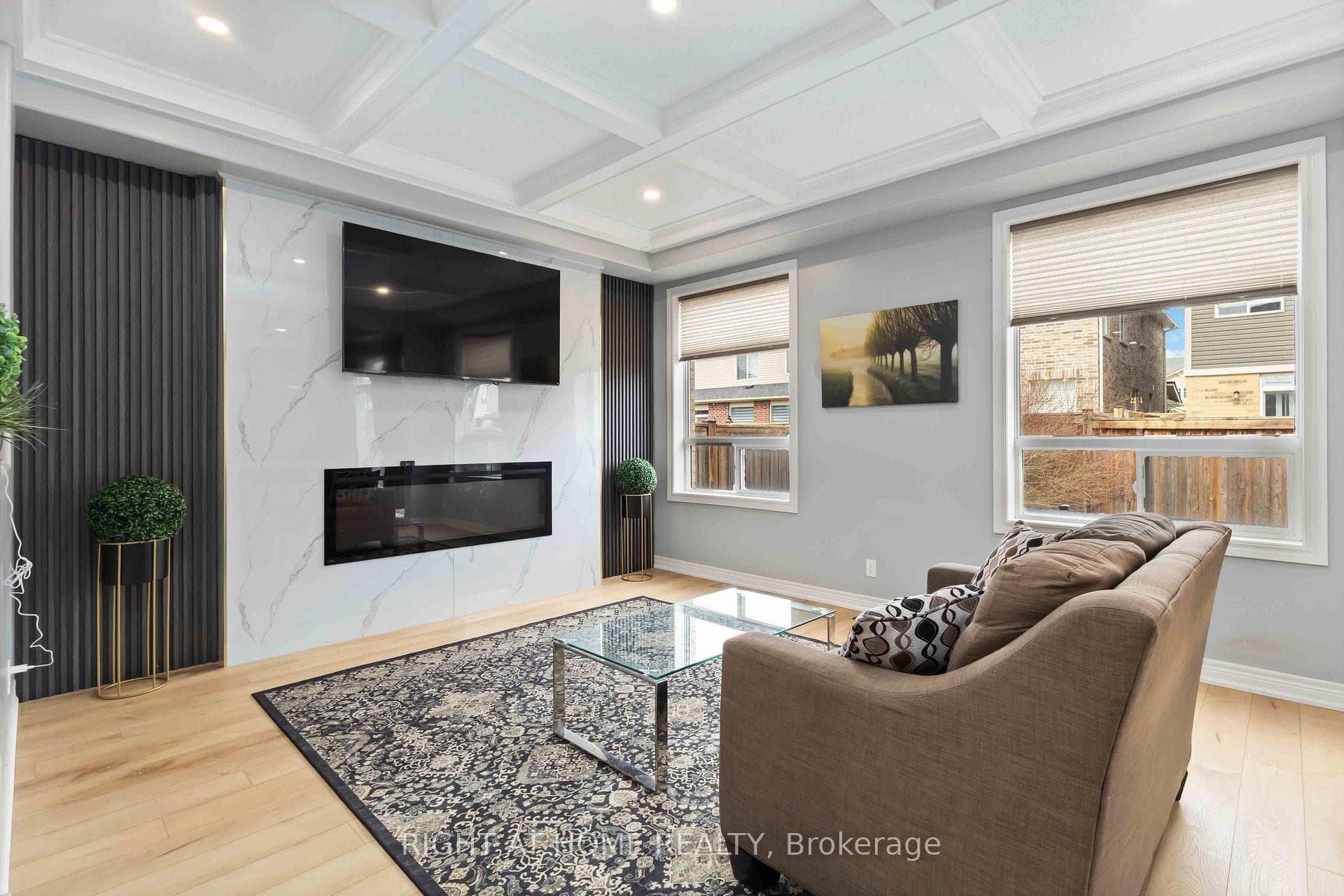 225 Blackwell Crescent photo 3