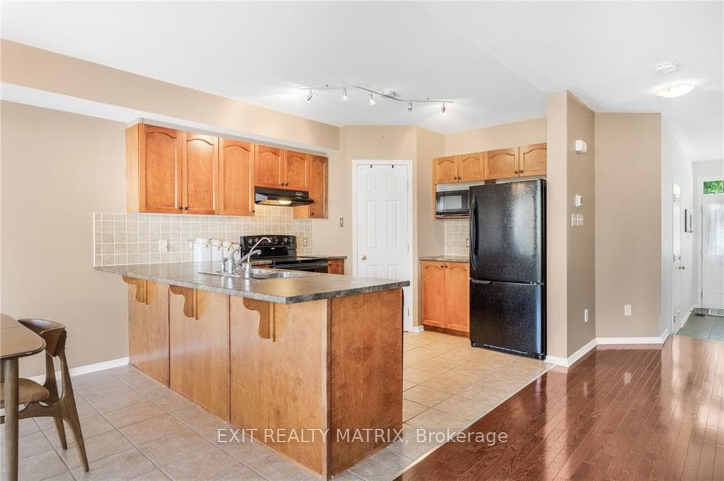 1119 BRASSEUR Crescent photo 11