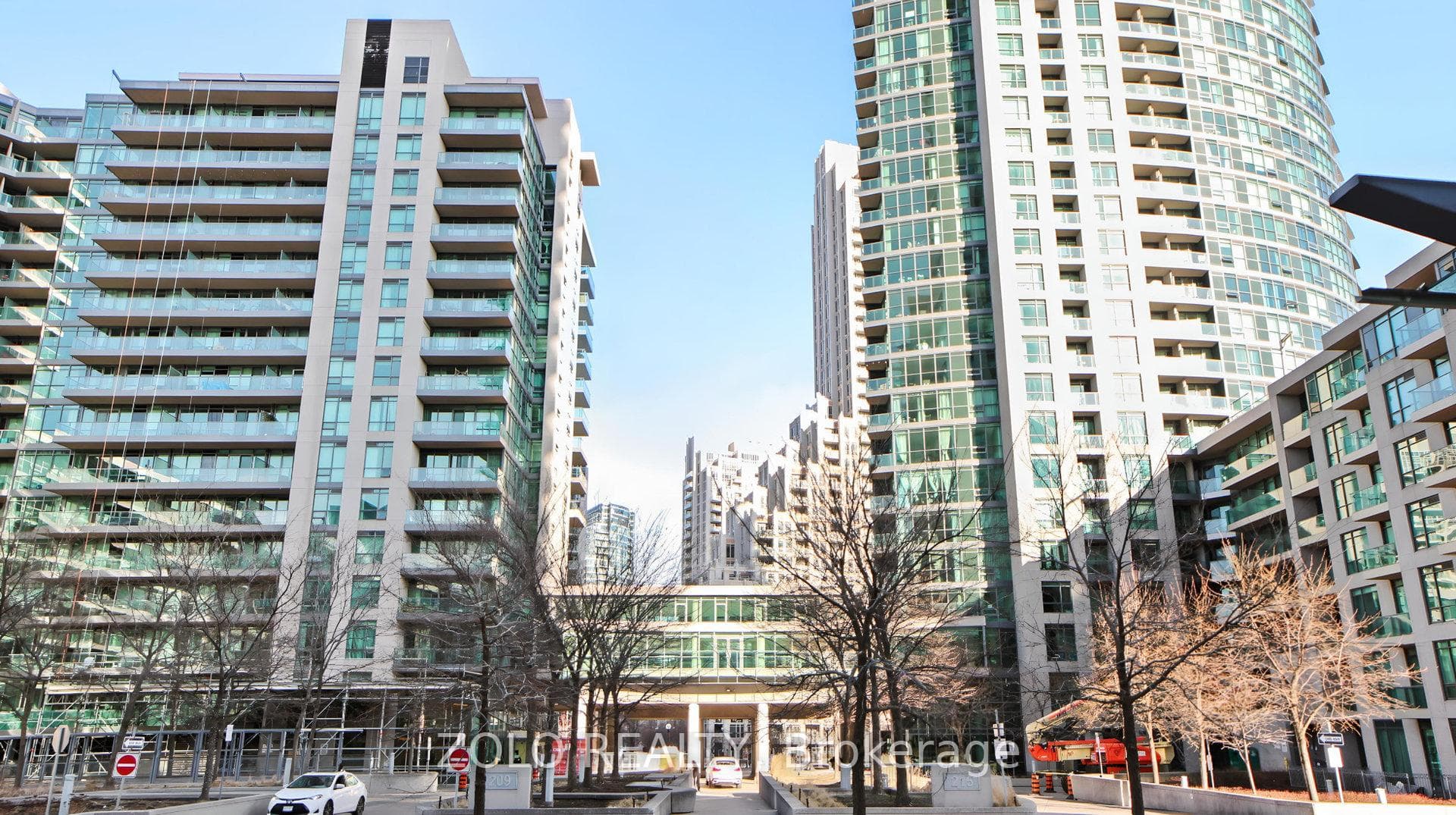 215 Fort york Boulevard Unit 1301 photo 1
