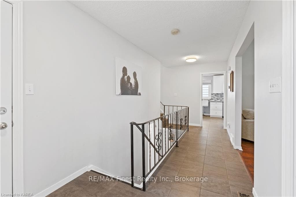 1235 CARMIL Boulevard photo 12